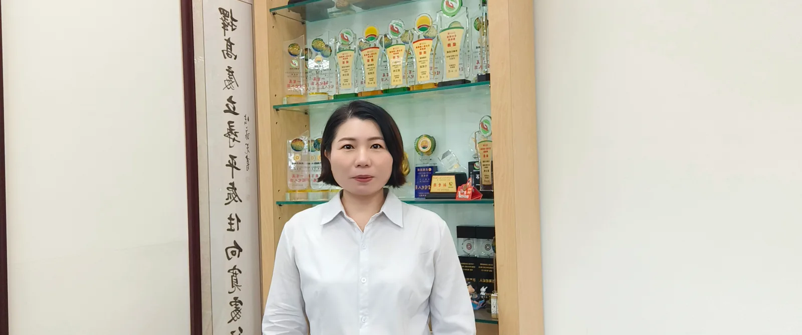 林鎧秈在永義房屋淡水新市環球加盟店店內